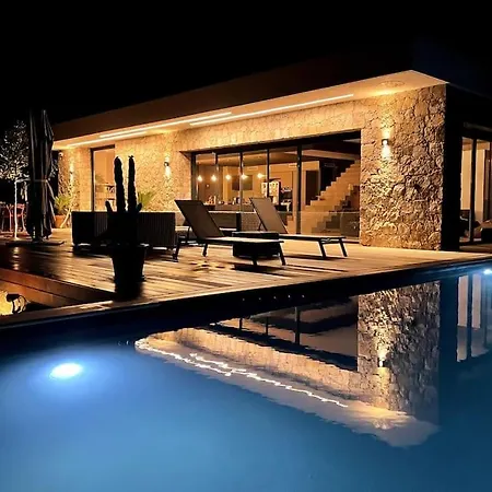 Magnifique Avec Piscine Calvi (Corsica)